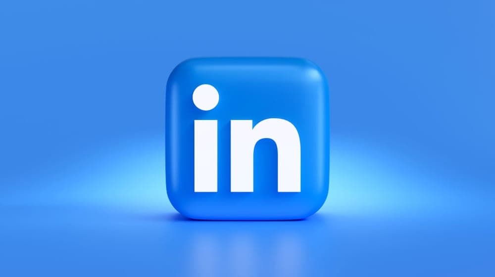 LinkedIn Icon in 3D. Feel free to contact me through email mariia@shalabaieva.com
