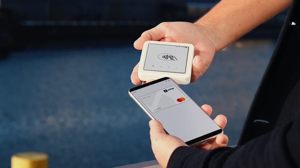 A contactless payment made with a card using SumUp’s Tap to Pay solution. A seamless and secure way for businesses to accept payments on the go.